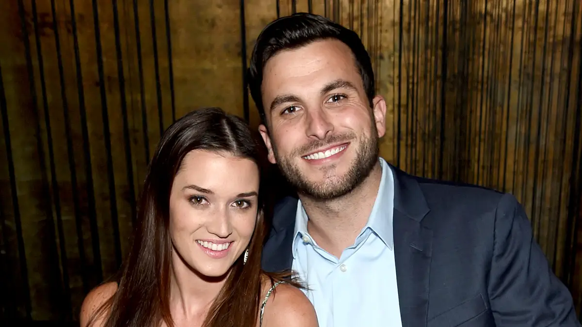 Jade-Roper-and-Tanner-Tolbert-baby-bump