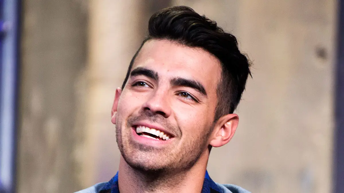 Nowhere Near the Ocean! Joe Jonas Throws Whole Cake in Concertgoer's Face