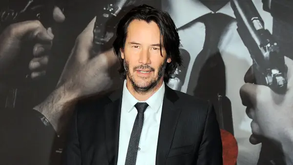 Keanu Reeves Aids Passengers Airplane Emergency Landing