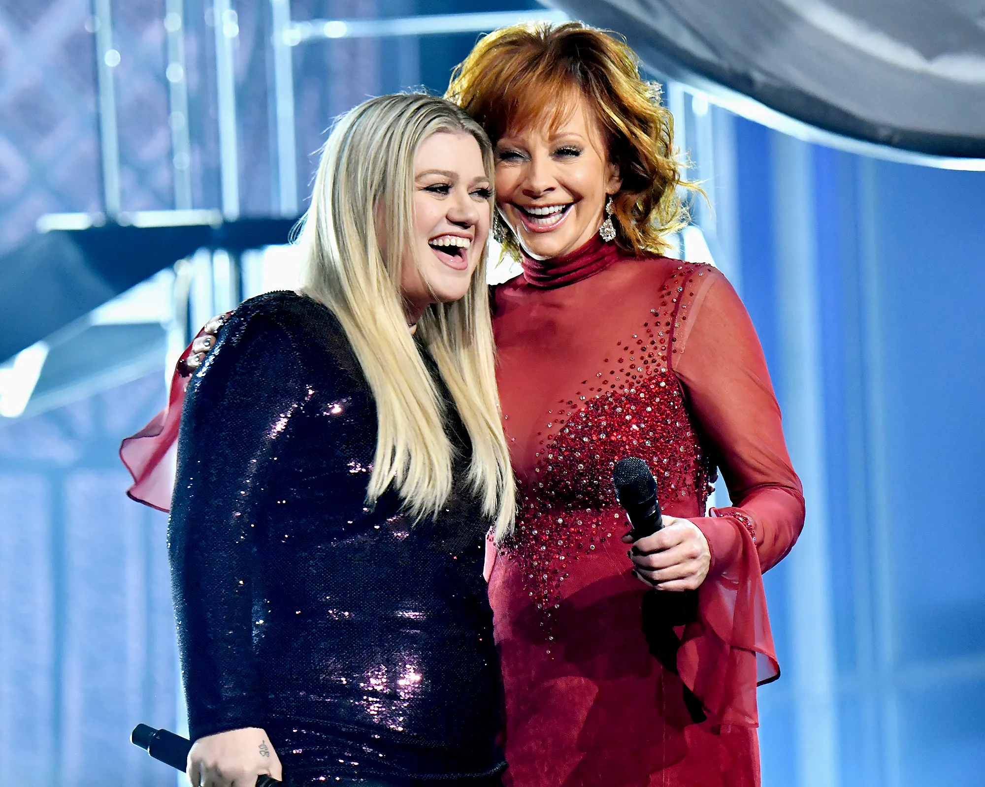 Kelly-Clarkson-and-Reba-McEntire