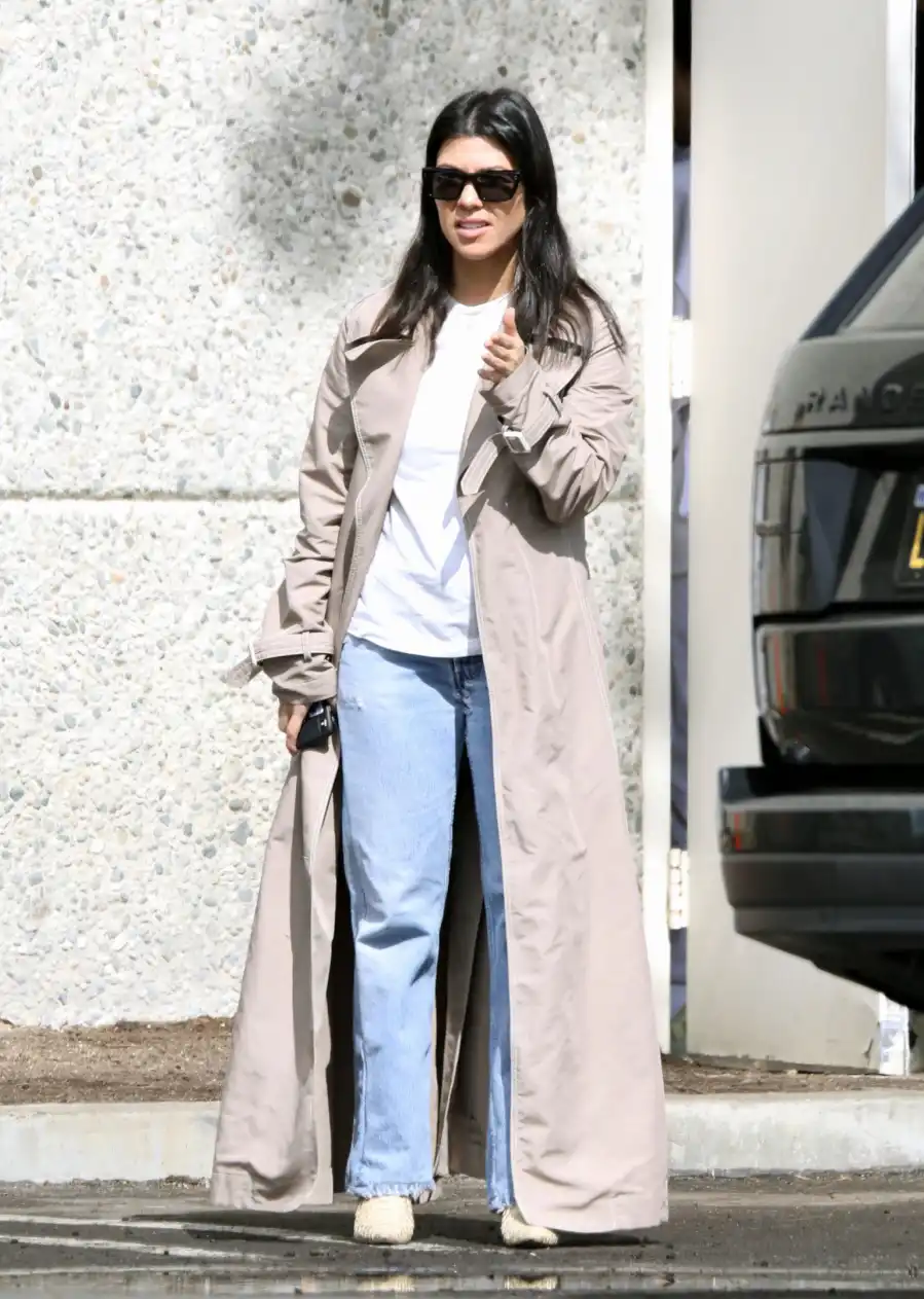 Khloe Kardashian Heads to Church With Kim, Kourtney, Kanye West and Kendall Jenner After Slamming Ex Tristan Thompson01