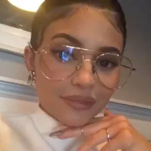 Kylie-Jenner-Makes-Oversized-Thin-Frame-Glasses