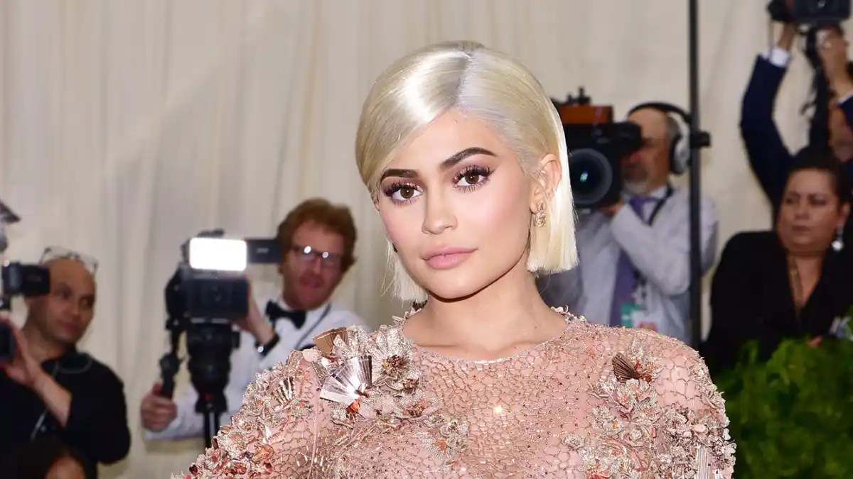 Kylie Jenner Flaunts Nails With $100 Bills on Them After Billionaire Backlash