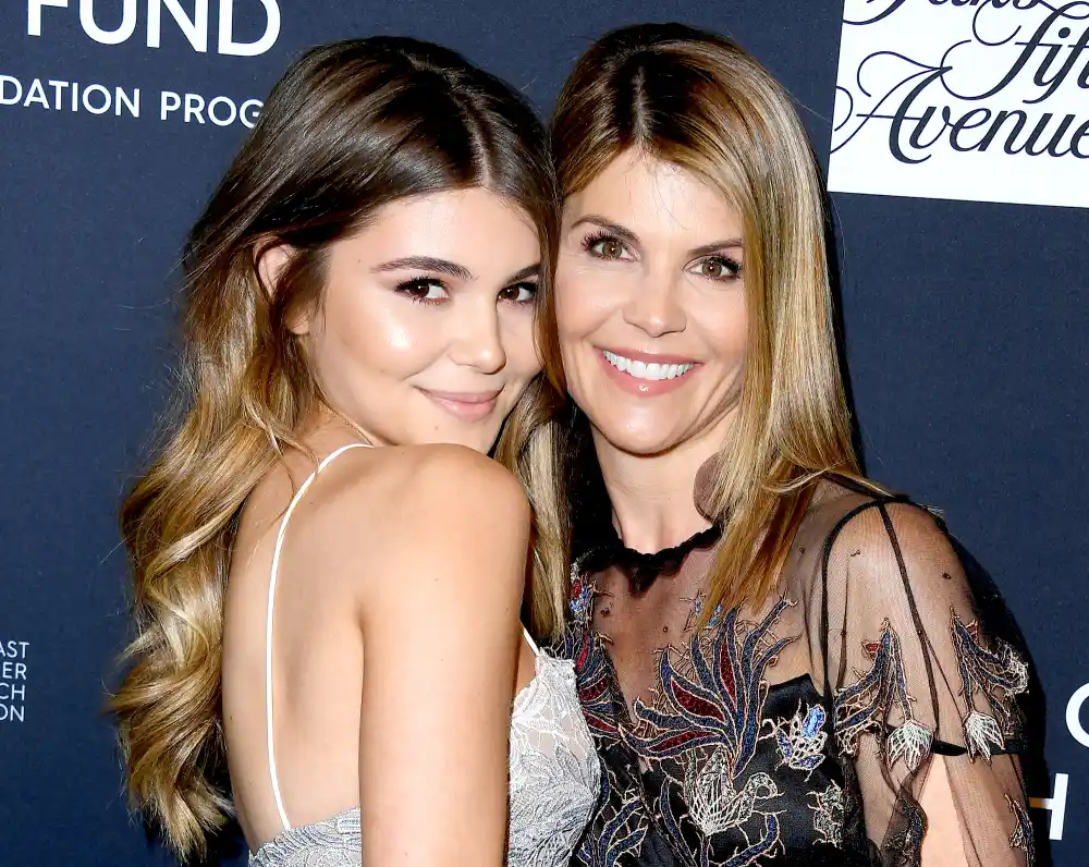 Lori-Loughlin's-Daughter-Olivia-Jade-Found-It-&lsquo;Fun&rsquo;-and-&lsquo;Exciting&rsquo;-When-She-Was-Mobbed-by-Fans-at-USC-2