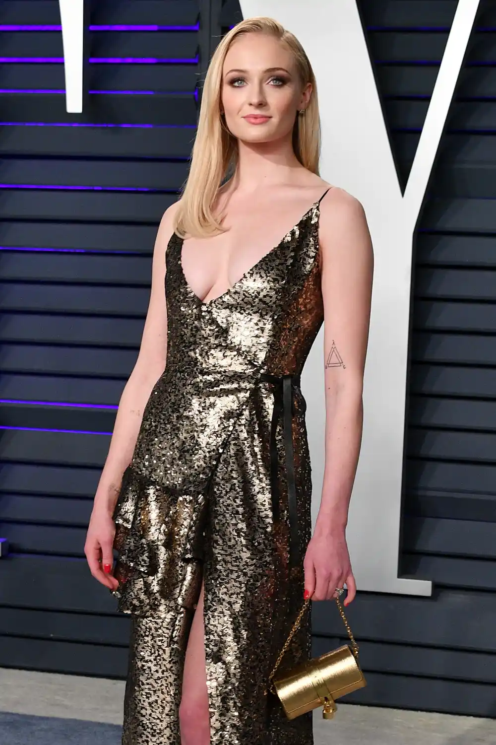 Sophie Turner Didn't Think She'd Get Engaged This Young, Talks Experimenting with Her Sexuality: 'I love a soul, not a gender.&rdquo;