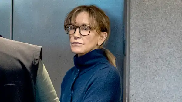 felicity-huffman-spotted-post-court