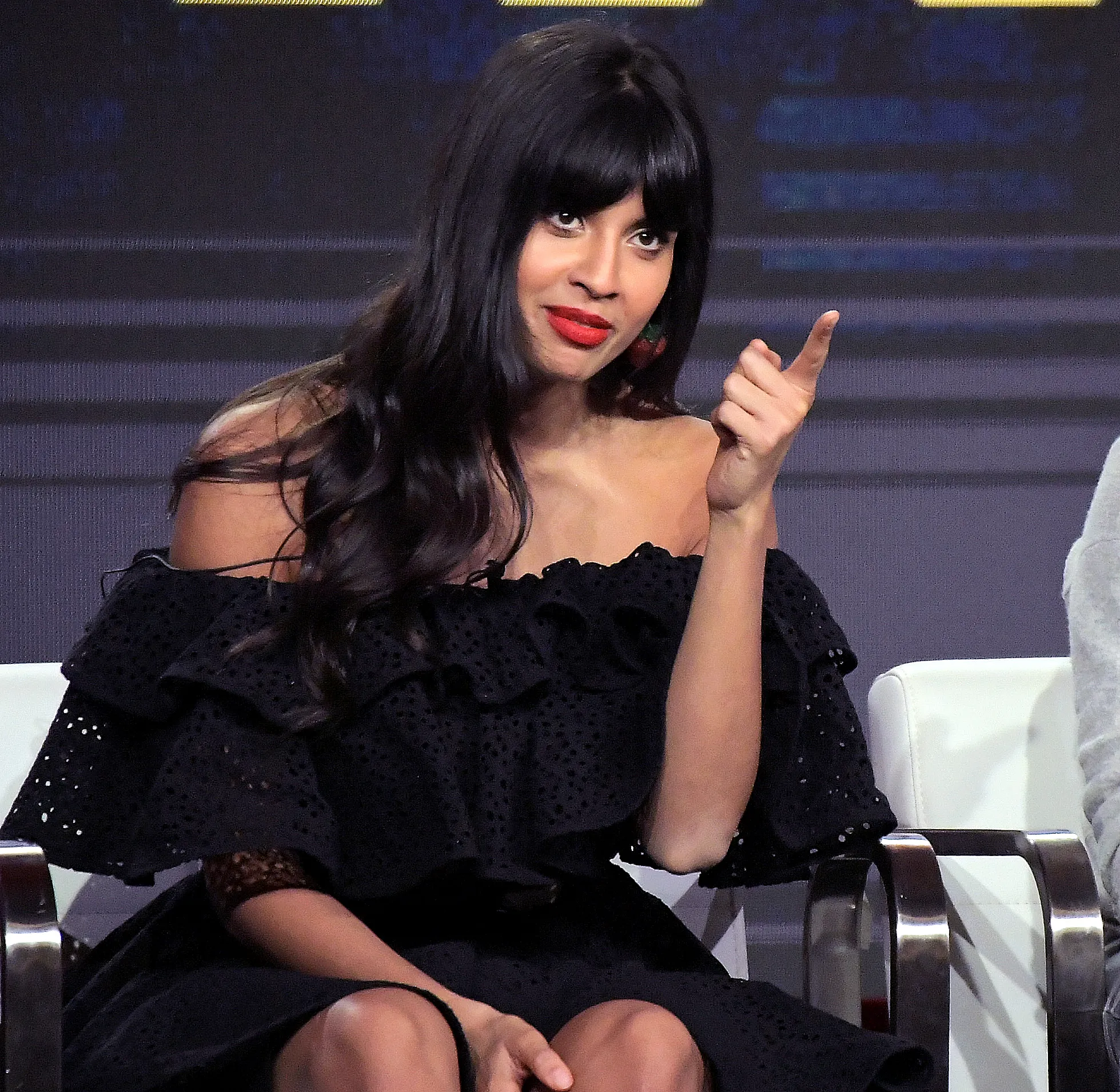 jameela-jamil-slams-photoshop