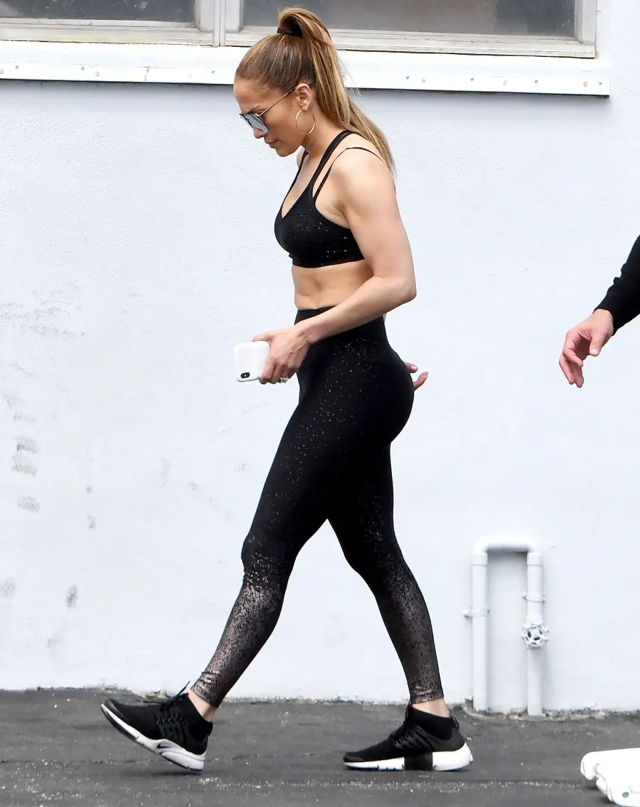 jennifer-lopez-abs-engagement-ring