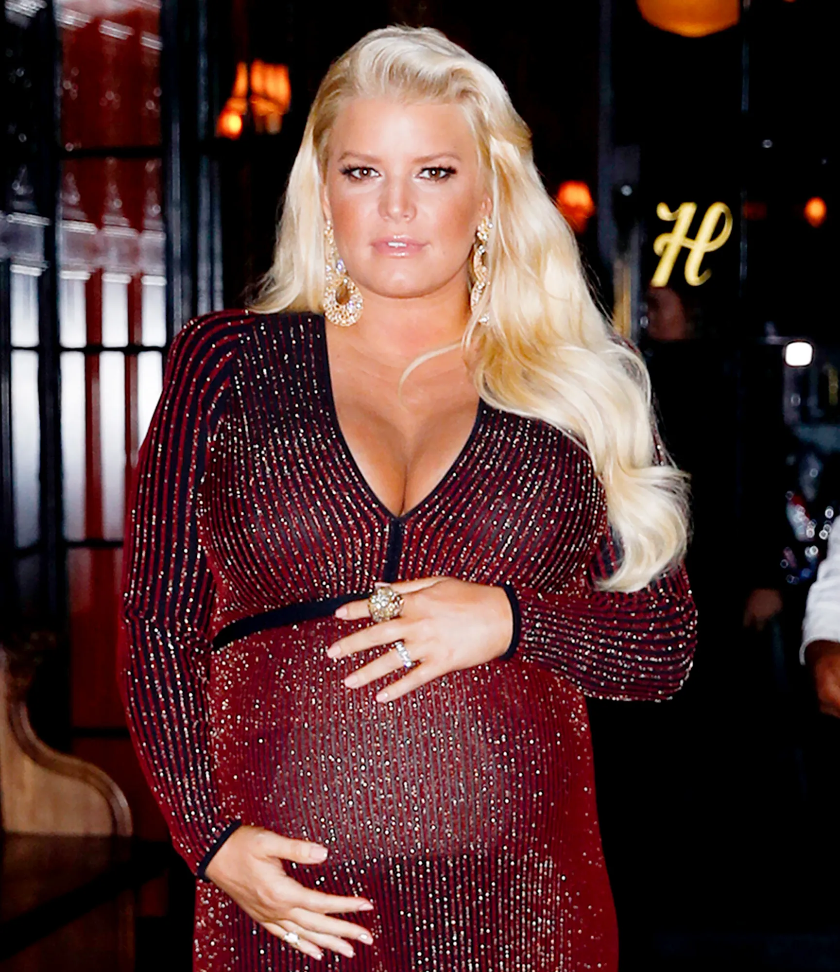 jessica-simpson-bare-baby-bump