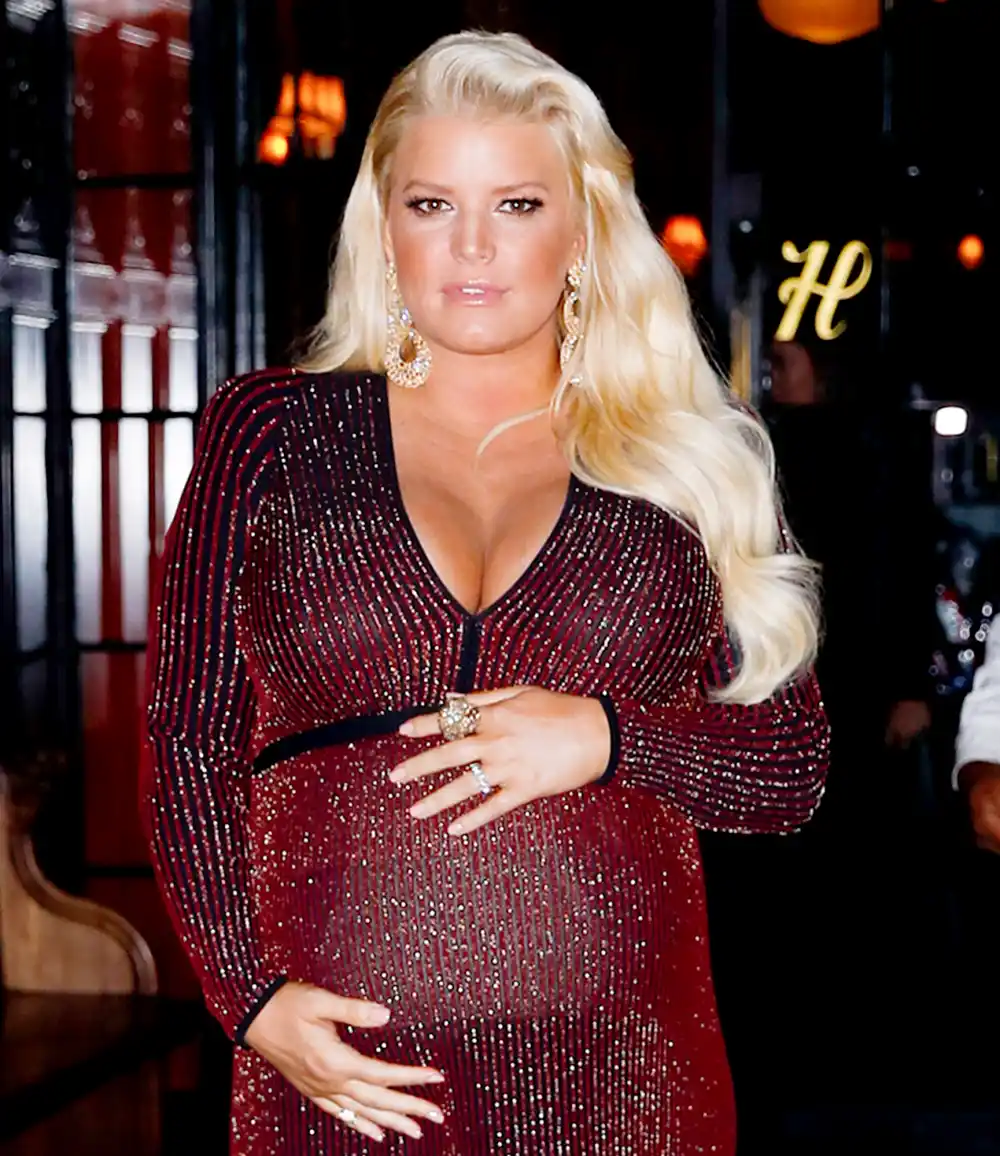 jessica-simpson-bare-baby-bump