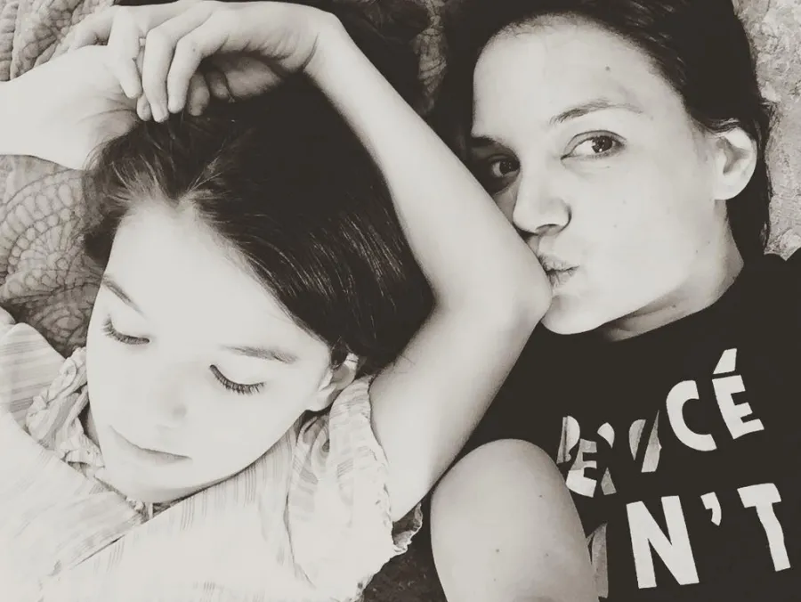 katie-holmes-suri-cruise-Pucker-Up