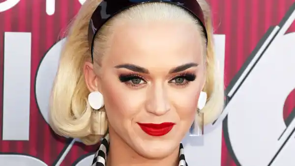 The Old Hollywood Makeup Secret to Katy Perry¹s Bold Red Lip at the 2019 iHeartRadio Music Awards