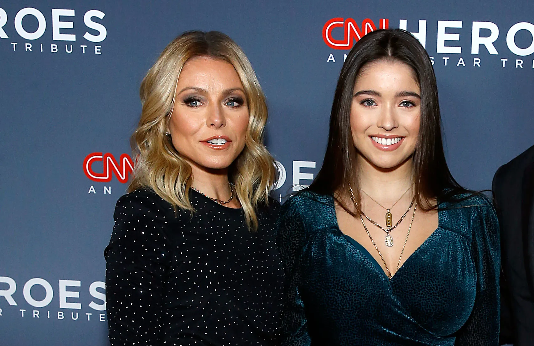 kelly ripa clapping back at her daughter on social media