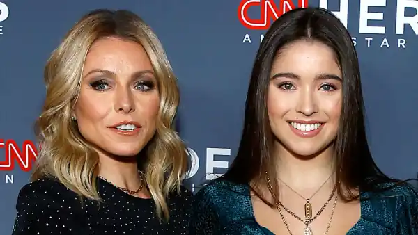 kelly ripa clapping back at her daughter on social media
