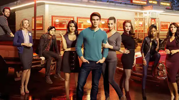 ‘Riverdale’ Cast Pays Emotional Tribute to Costar Luke Perry After His Tragic Death