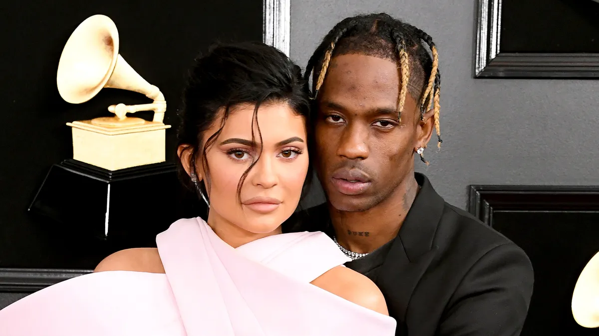 travis-scott-wears-kylie-jenner-sweatshirt