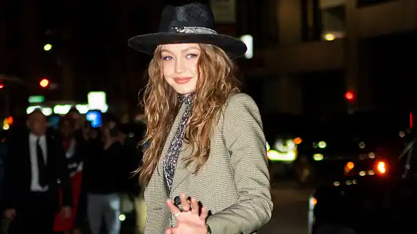 7 Black Panama Hats Inspired by Gigi Hadid¹s Œ90s Wedding Style