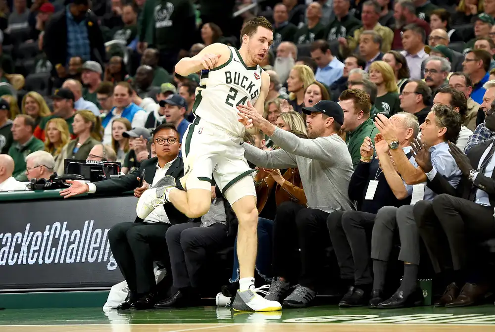 Aaron-Rodgers-Basketball-Game-Danica-Patrick