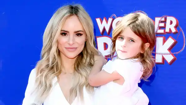 Amanda-Stanton-Celebrates-29th-Birthday-With-Daughters-After-Bobby-Jacobs-Split