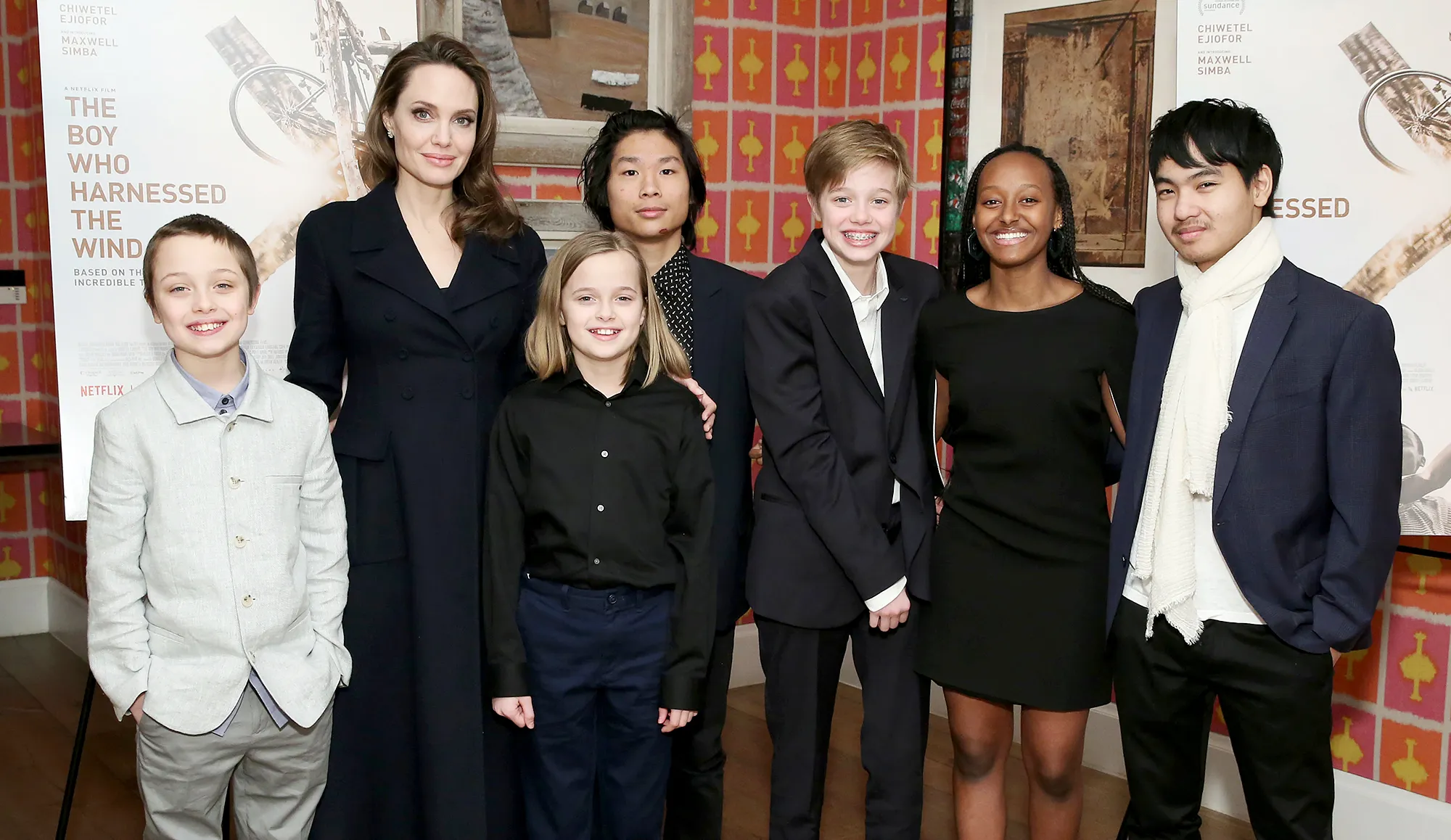 Angelina-Jolie-with-children-Knox-Leon-Jolie-Pitt,-Vivienne-Marcheline-Jolie-Pitt,-Pax-Thien-Jolie-Pitt,-Shiloh-Nouvel-Jolie-Pitt,-Zahara-Marley-Jolie-Pitt-and-Maddox-Chivan-Jolie-Pitt