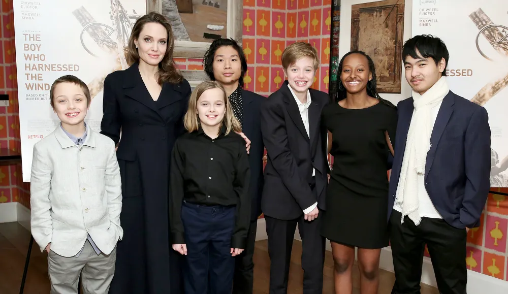 Angelina-Jolie-with-children-Knox-Leon-Jolie-Pitt,-Vivienne-Marcheline-Jolie-Pitt,-Pax-Thien-Jolie-Pitt,-Shiloh-Nouvel-Jolie-Pitt,-Zahara-Marley-Jolie-Pitt-and-Maddox-Chivan-Jolie-Pitt