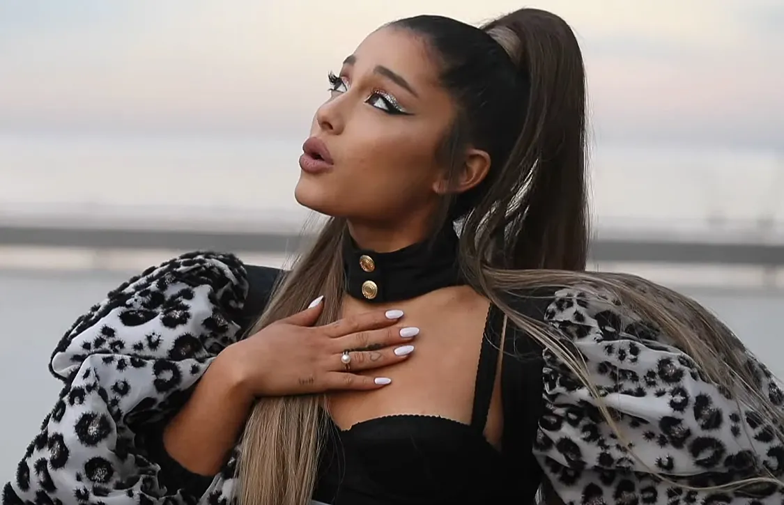 Ariana-Grande-Bi