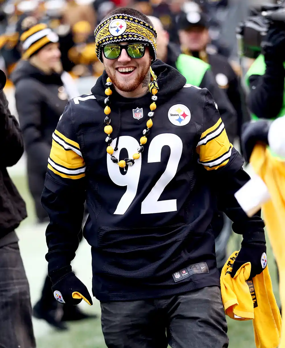 Ariana-Grande-tribute-to-Mac-Miller-Coachella