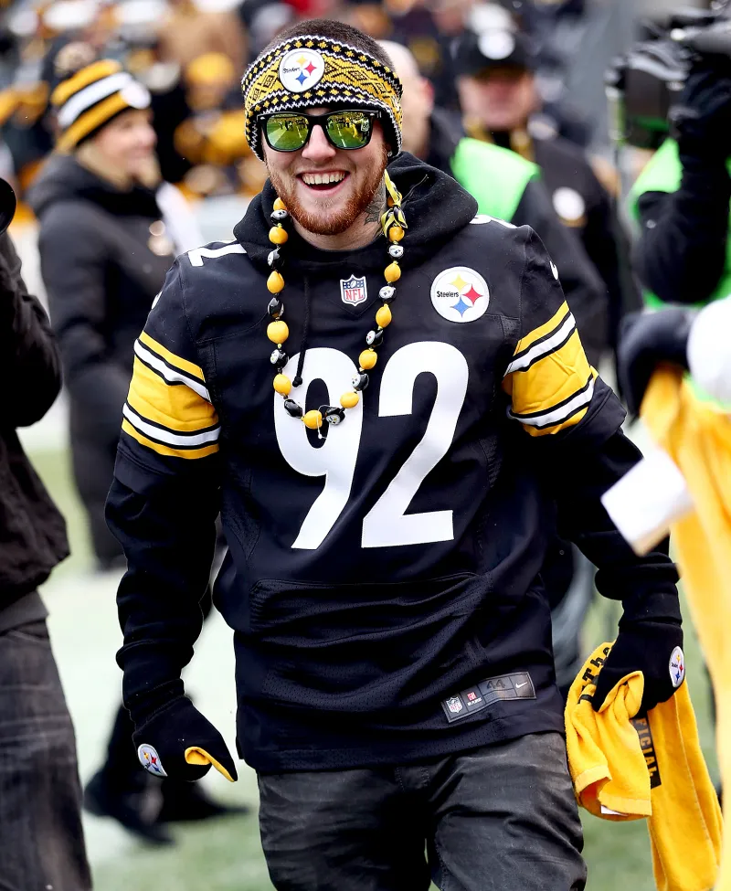 Ariana-Grande-tribute-to-Mac-Miller-Coachella