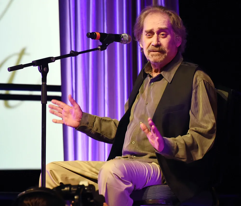 Blake Shelton Mourns Country Singer Earl Thomas Conley