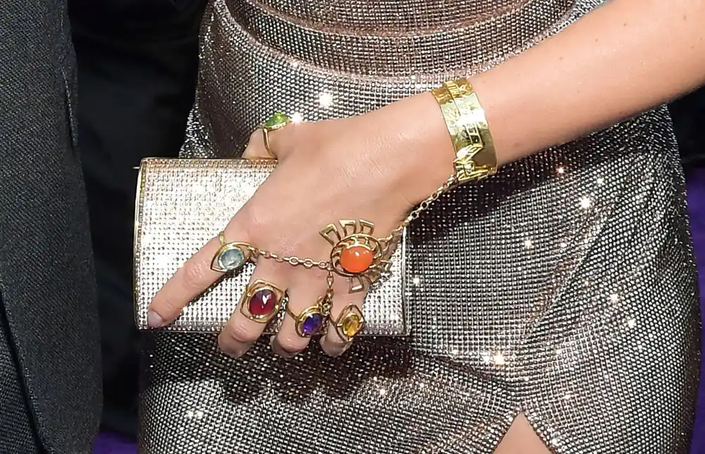 Brie Larson and Scarlett Johansson Rock Infinity Gauntlet Rings on the &OElig;Avengers&sup1; Red Carpet