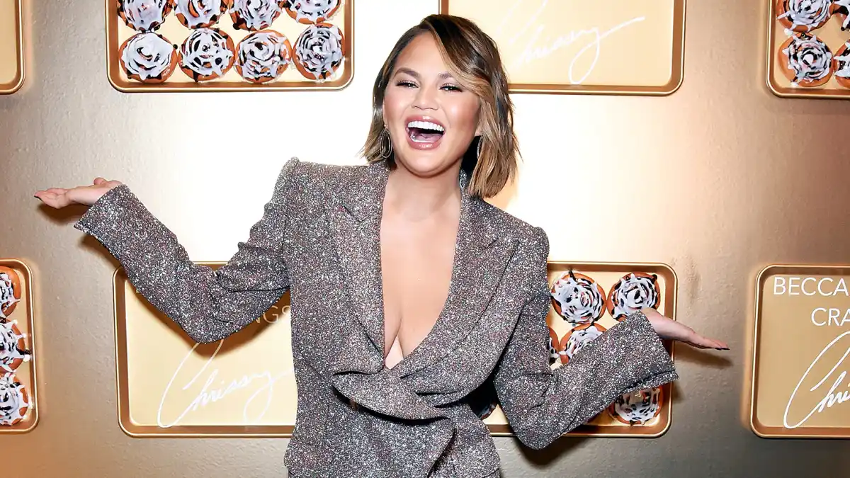 Chrissy-Teigen--Hamster-Summer-Body