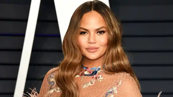 Chrissy Teigen clapback twitter tweet Chubby vanity fair 2019 oscars
