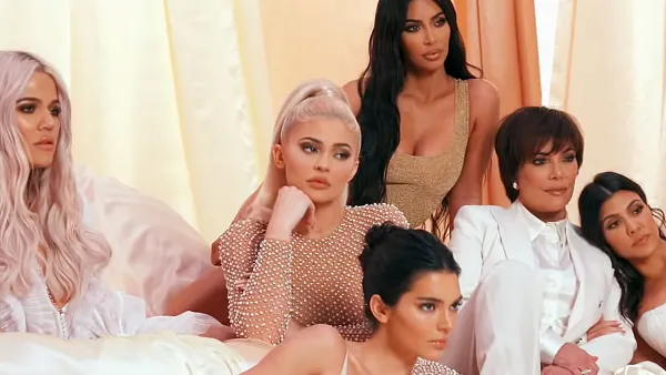 Did the Kardashians Photoshop Their Latest Promo Photo