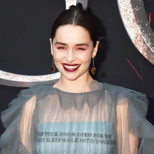 Mother of Makeup! Exactly How to Recreate Emilia Clarke's Red Hot ŒGame of Thrones¹ Premiere Look