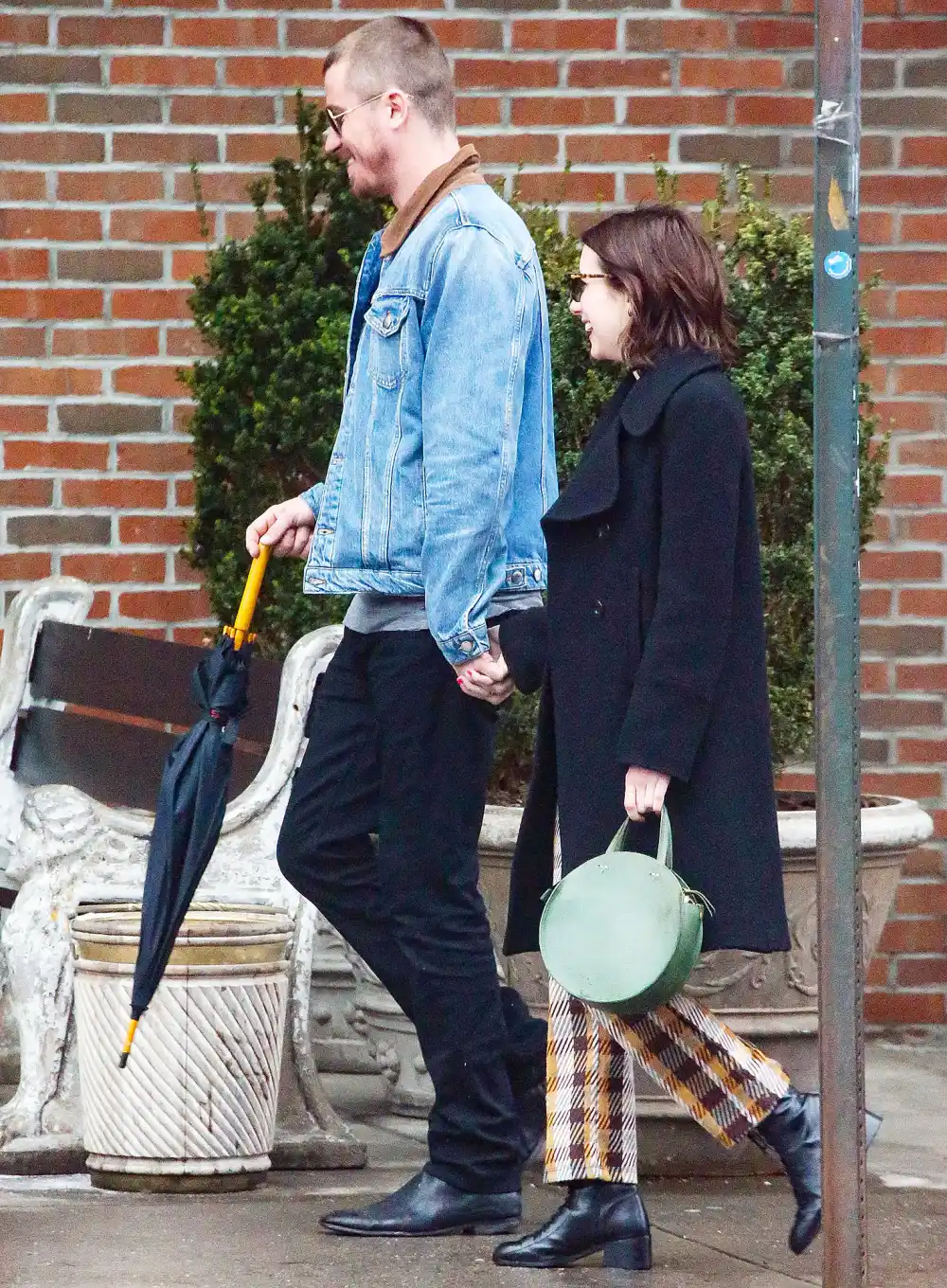 Emma Roberts Garrett Hedlund Hold Hands Evan Peters Split