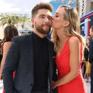 Chris Lane and Lauren Bushnell Share a Kiss on The Red Carpet at the ACMs