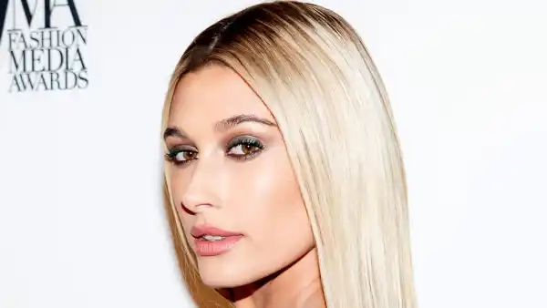 hailey baldwin Met Gala beauty long blonde hair green dress