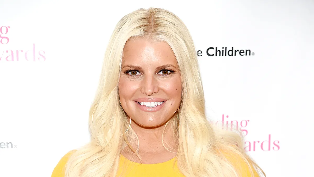 Jessica-Simpson-Shows-Off-Bottle-of-Breast-Milk