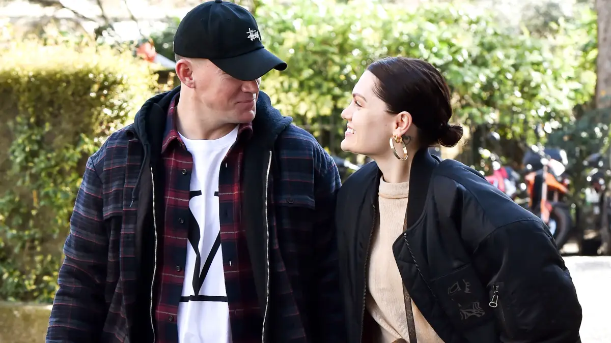 Jessie J Shares Photo With Boyfriend Channing Tatum holding hands london