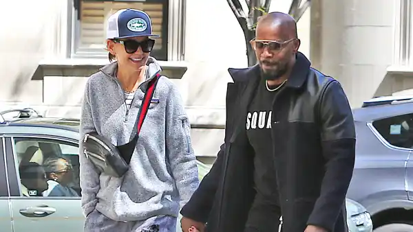 Katie-Holmes-and-Jamie-Foxx-Hold-Hands-in-New-York-City