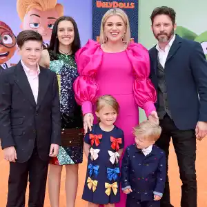 Kelly Clarkson and Her Kids Gallery