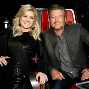 Kelly Clarkson Trolls Blake Shelton