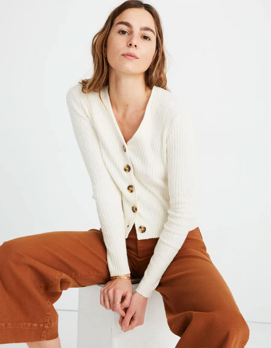 Kendal Jenner Is Bringing Back the Cropped Cardigan ‹ and So Can You