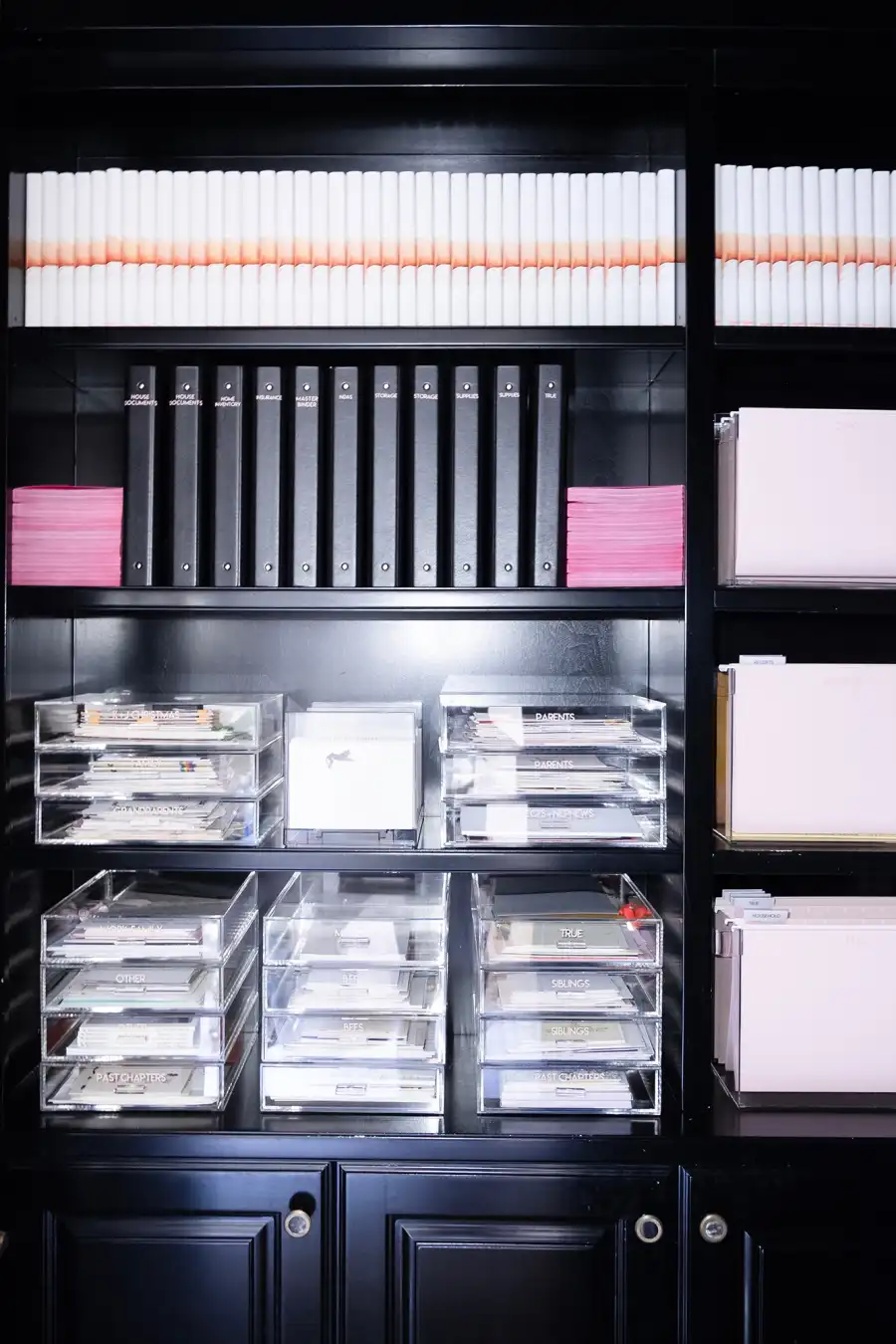 Khloé-Kardashian-Office