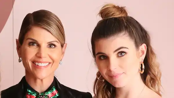 Lori-Loughlin-Daughter-Bella-Giannulli-Deletes-Instagram