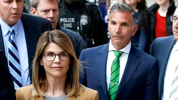 Lori-Loughlin-Mossimo-Giannulli-court