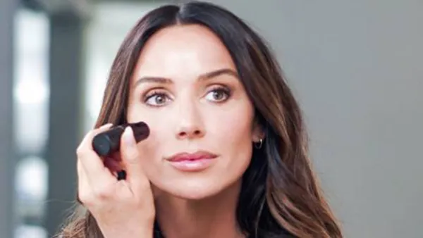 Mary Phillips Kendall Jenner’s Makeup Artist