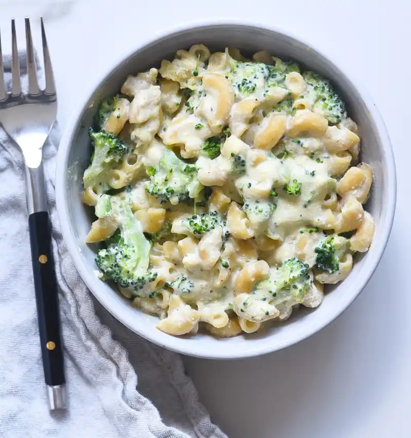 Melissa-Rauch's-Children's-Book-mac-and-cheese