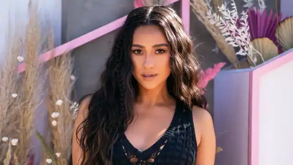 Shay Mitchell Loses a Tooth