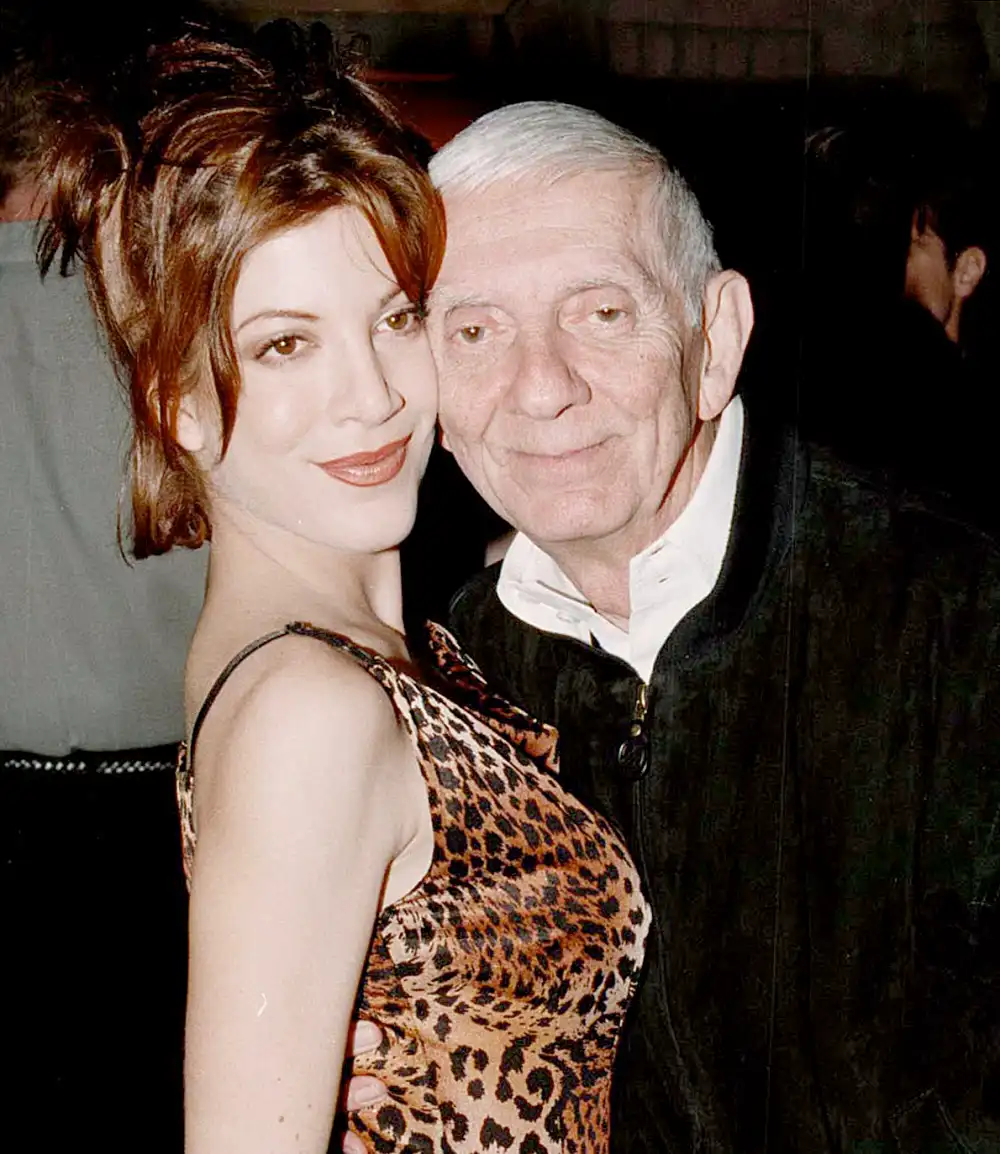 Tori-Spelling-talks-late-father-Aaron